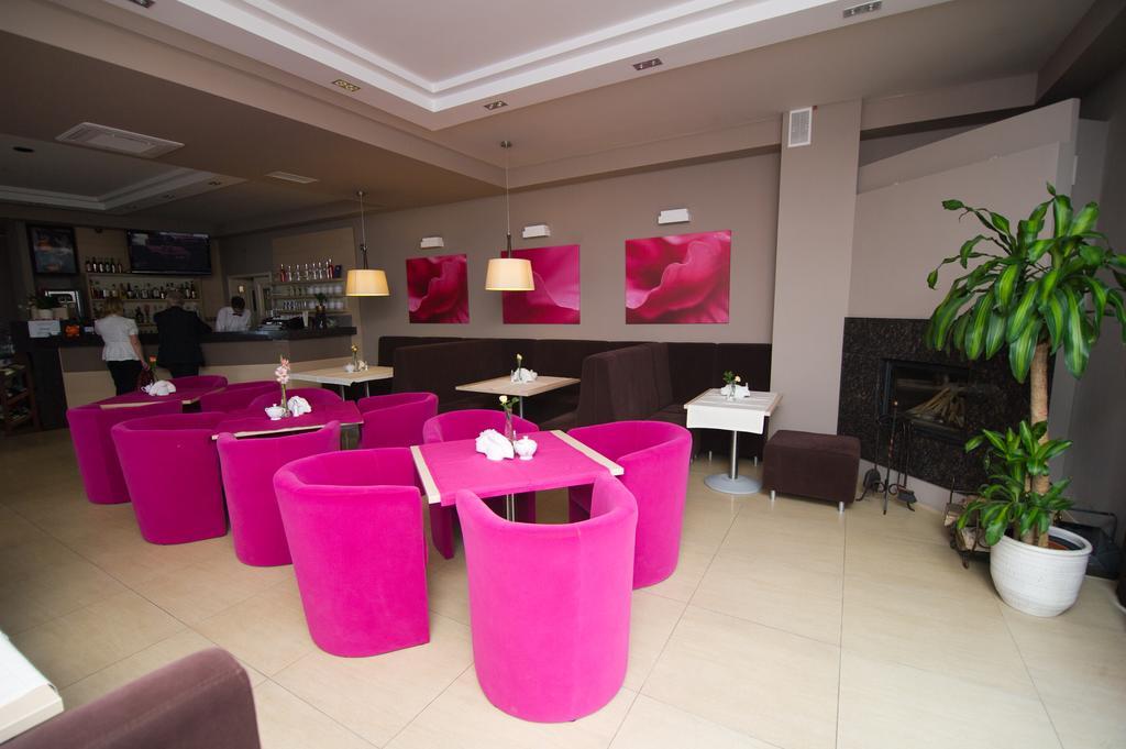 Hotel Hibiskus Boguchwała エクステリア 写真