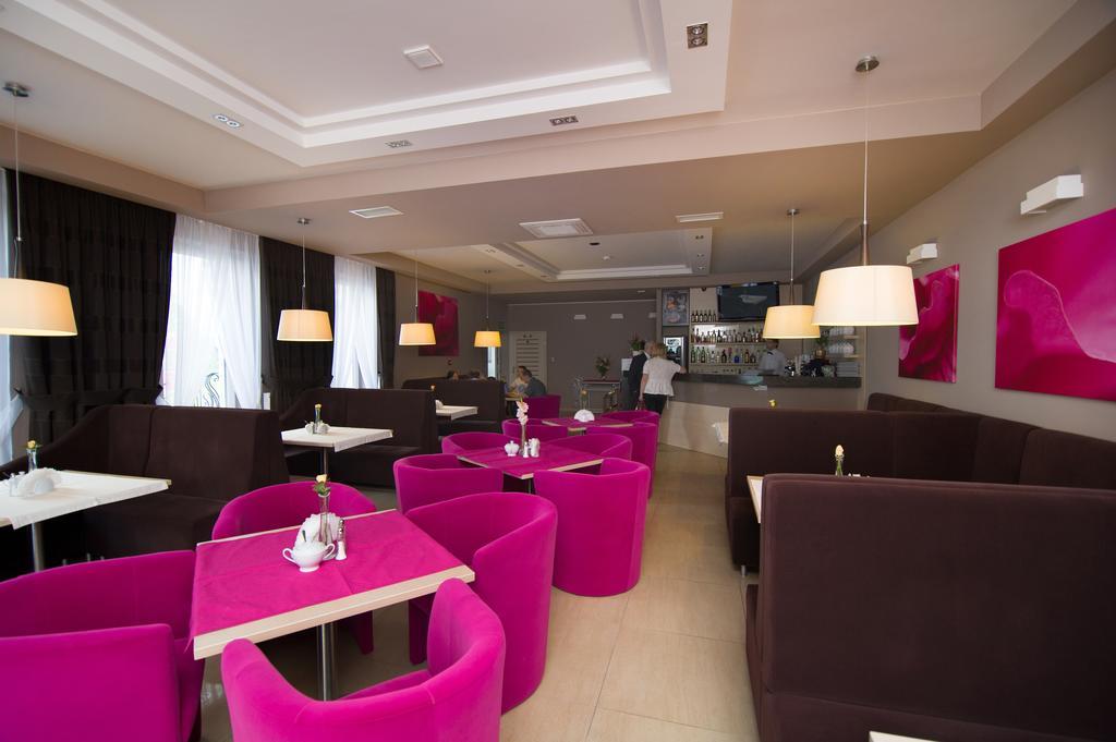 Hotel Hibiskus Boguchwała エクステリア 写真