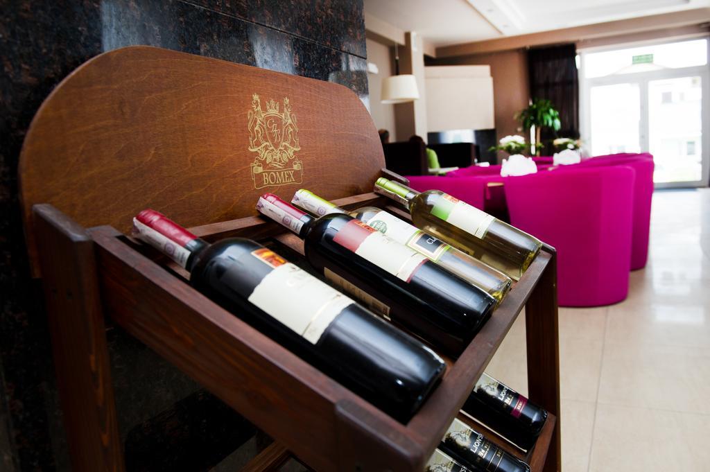 Hotel Hibiskus Boguchwała エクステリア 写真