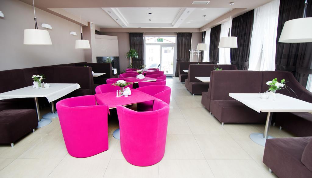 Hotel Hibiskus Boguchwała エクステリア 写真