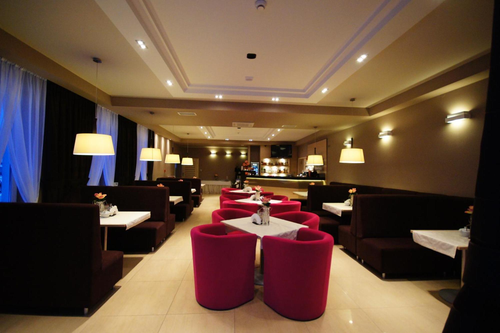 Hotel Hibiskus Boguchwała エクステリア 写真