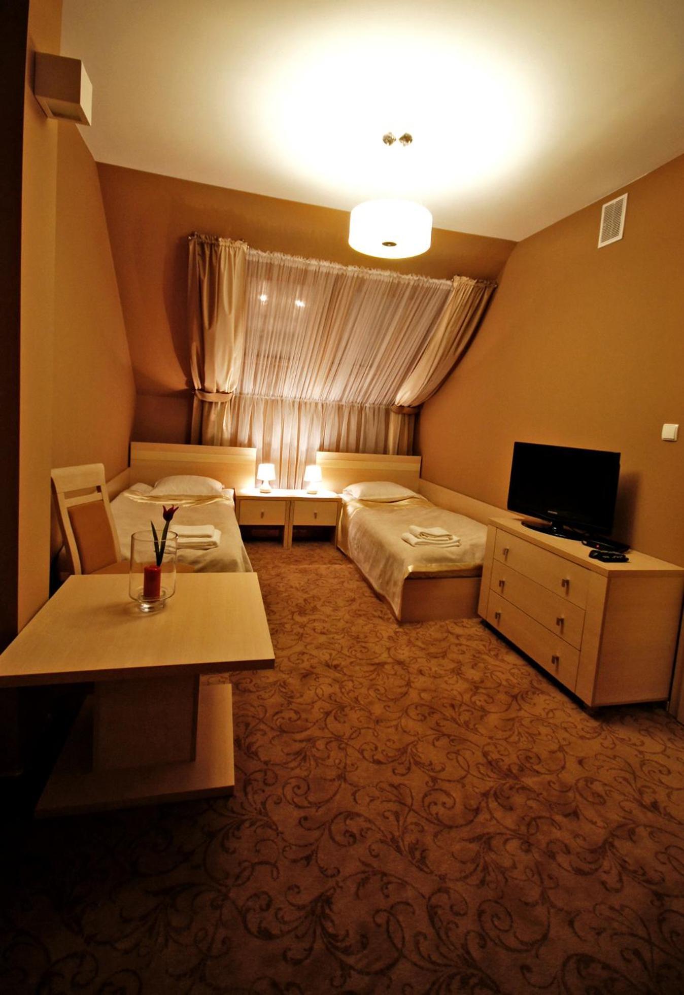Hotel Hibiskus Boguchwała エクステリア 写真